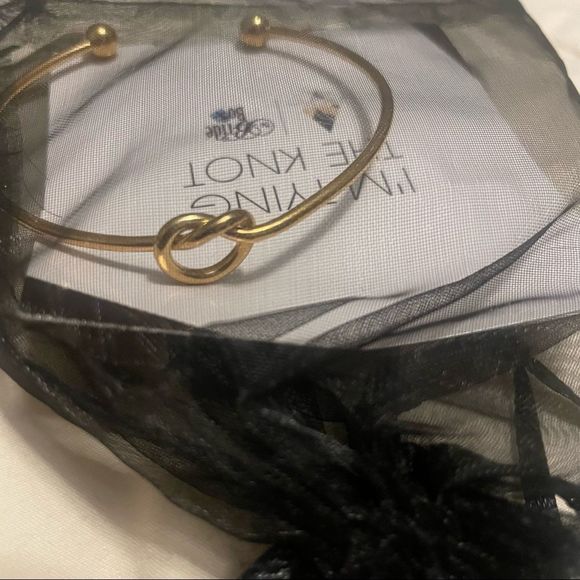 NWT Women's Tying the Knot Gold Jewelry Bracelet Accessory - Picture 4 of 9